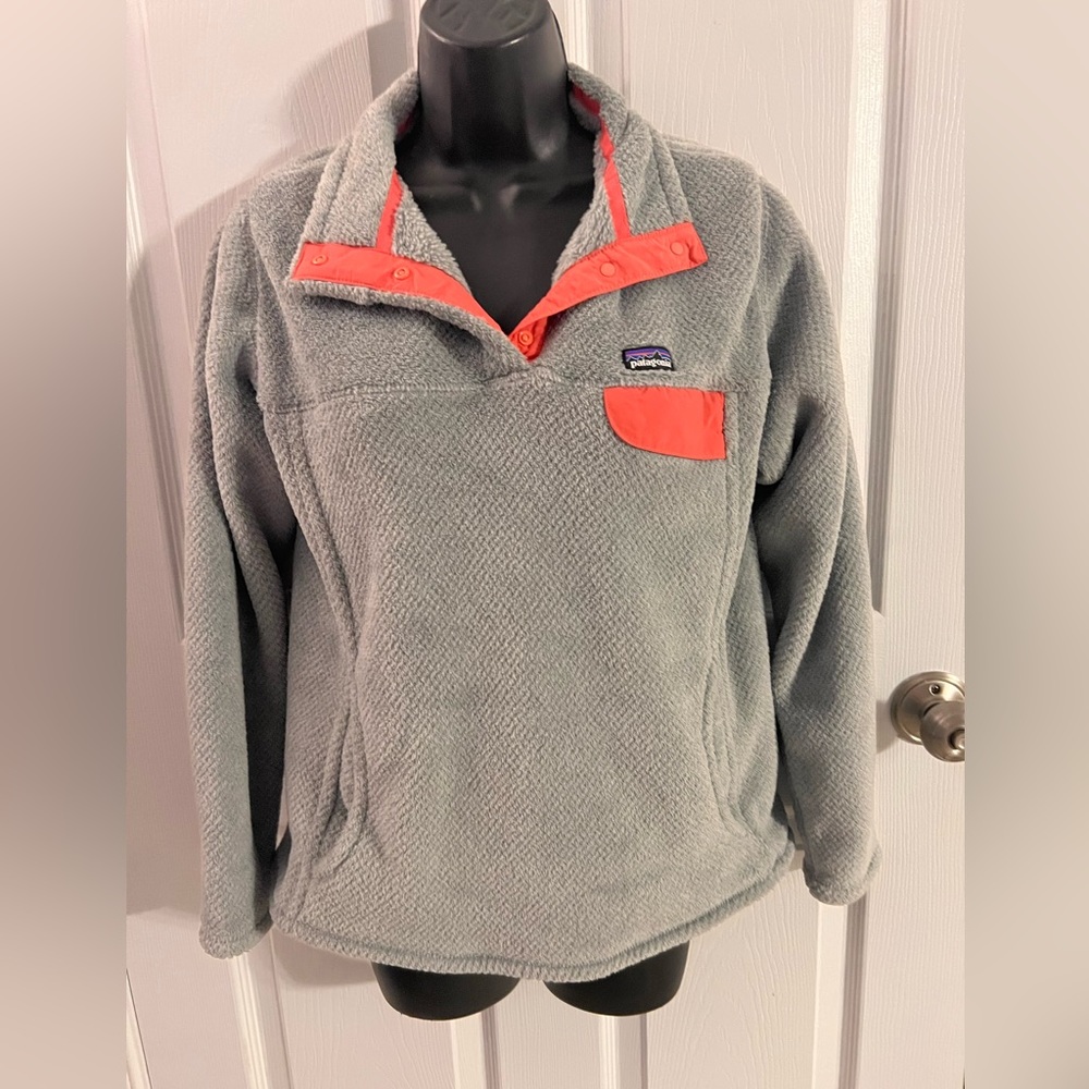 Patagonia fleece gray and pink size kids xxl